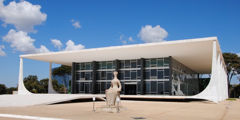 É constitucional a inclusão do ISS na base da CPRB